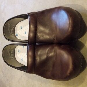 Dansko Leather women Brown Clogs, 42